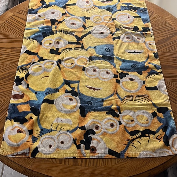 Minions Beach Towel! Despicable Me Minions Print Beach Towel Standard Size GUC - Picture 10 of 13